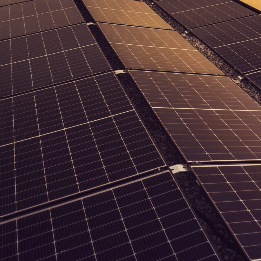 “Solaranlagen für Industrie und KMU: SRS bietet nachhaltige Energielösungen für Unternehmen”