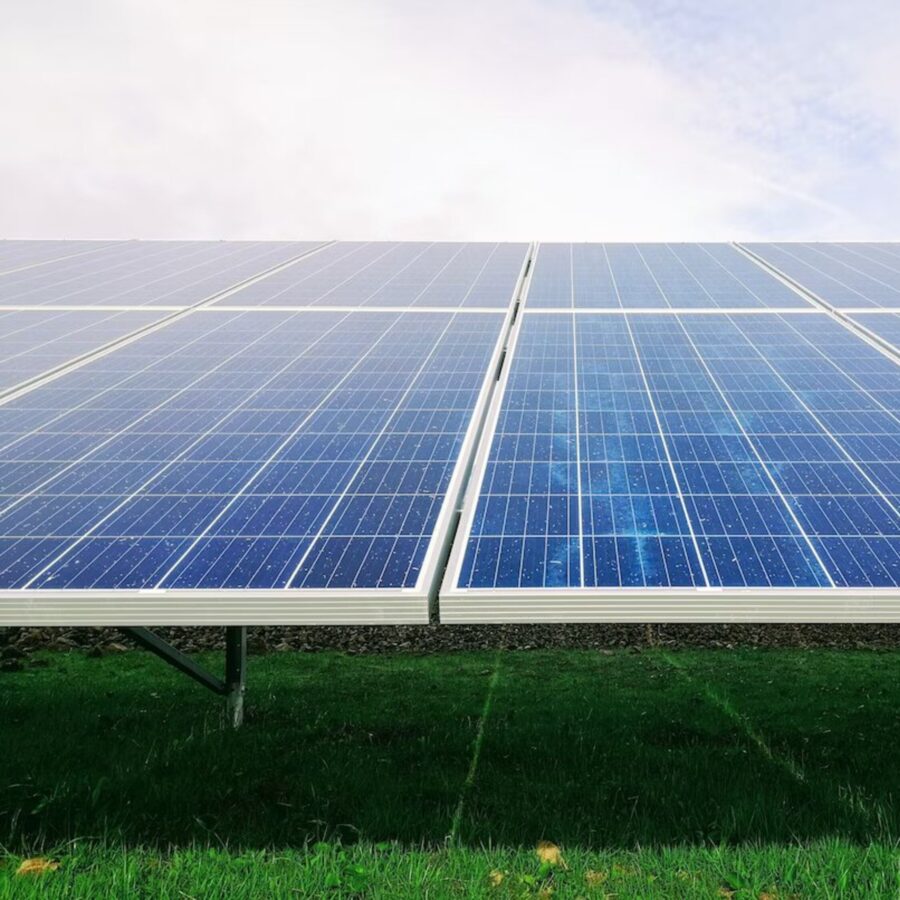 Wirtschaftlichkeit von Photovoltaik auf Gewerbedächern in Deutschland (Stand 2025/26)